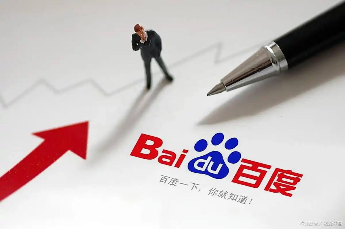 老头乐逆行撞上劳斯莱斯